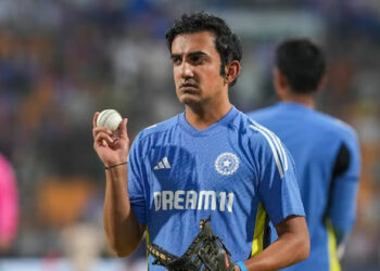 കൈവിട്ട ആയുധവും വാവിട്ട വാക്കും രണ്ടും തിരിച്ചെടുക്കാൻ പറ്റില്ല, ഗംഭീർ പണ്ട് പറഞ്ഞ ആ രണ്ട് വാക്കുകൾ അയാൾ തന്നെ തെറ്റിച്ചു; ഓർമിപ്പിച്ച് മുൻ താരം