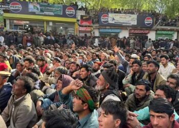അണയില്ല ഈ പ്രതിഷേധാഗ്നി; പാക് അധിനിവേശ കശ്മീരിൽ തെരുവിലിറങ്ങി ജെൻസി