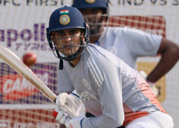 54 റൺസ് അകലെ കാത്തിരിക്കുന്നത് ചരിത്രം, ശുഭ്മാൻ ഗിൽ ആ നേട്ടം ആദ്യ ടെസ്റ്റിൽ തന്നെ സ്വന്തമാക്കുമെന്ന് ആരാധകർ; ഇന്ത്യയെ കാത്തിരിക്കുന്നത് വെല്ലുവിളി