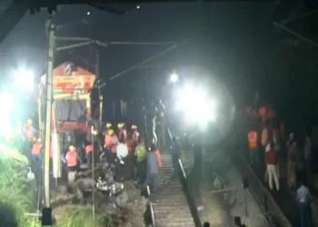 കളമശ്ശേരിയില്‍ ചരക്കുതീവണ്ടി പാളം തെറ്റി: ട്രെയിന്‍ ഗതാഗതം തടസ്സപ്പെട്ടു