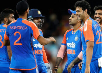 ഏകദിനം പോലെ എളുപ്പമായിരിക്കുമെന്ന് കരുതിയോടാ കങ്കാരൂക്കളെ, ഇത് ടി 20യാടാ ഇന്ത്യയുടെ കോട്ടയാടാ; ഓസ്ട്രേലിയയെ തീർത്ത് പരമ്പരയിൽ മുന്നിലെത്തി നീലപ്പട