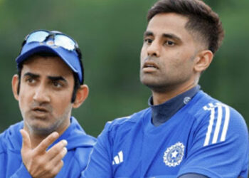 കസേര കളി നല്ലതാണ് കുട്ടികൾക്ക് അത് ഇന്ത്യൻ ടീമിൽ വേണ്ട, എന്തിനാണ് താരങ്ങളെ ഇങ്ങനെ മണ്ടന്മാരാക്കുന്നത്: സദഗോപ്പൻ രമേശ്