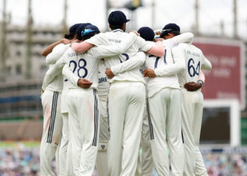 ഒന്നാമതെ ഇവിടെ മനുഷ്യൻ തകർന്നിരിക്കുകയാണ്, അതിനിടക്ക് നിങ്ങളും കൂടി…; കട്ടകലിപ്പിൽ മുഹമ്മദ് സിറാജ്; ട്വീറ്റ് ചർച്ചയാകുന്നു