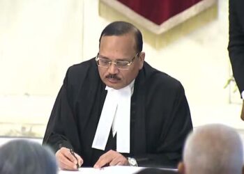 സുപ്രീംകോടതി ചീഫ് ജസ്റ്റിസായി ജസ്റ്റിസ് സൂര്യകാന്ത് സ്ഥാനമേറ്റെടുത്തു:രാഷ്ട്രപതി സത്യവാചകം ചൊല്ലിക്കൊടുത്തു