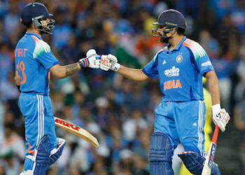 ഞങ്ങളുടെ ടീമിലും കോഹ്ലിയും രോഹിതും ചേരുന്ന ഒരു ഐറ്റമുണ്ട്, അവൻ യുവതാരങ്ങൾക്ക് മാതൃക; ടീമിന്റെ ബാറ്റിംഗ് പരിശീലകൻ പറയുന്നത് ഇങ്ങനെ