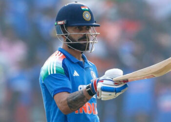 പ്രായമായെന്ന് കരുതി ചൊറിയാൻ നിൽക്കരുതേ, കനൽ കെട്ടിട്ടില്ലെങ്കിൽ ഇനിയും പൊള്ളും; റാഞ്ചിയിൽ കോഹ്ലി വക തൂക്കിയടി