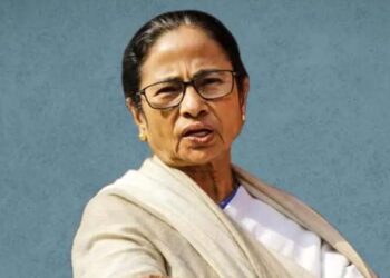 വഖഫിൽ മലക്കം മറിഞ്ഞ് മമത;പശ്ചിമബംഗാളിൽ നിയമം നടപ്പിലാക്കും;സ്വത്തുക്കളുടെ വിവരങ്ങൾ കേന്ദ്ര പോർട്ടലിൽ അപ്‌ലോഡ് ചെയ്യും