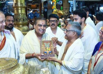 ഗുരുവായൂരപ്പന്റെ അനുഗ്രഹം തേടി മുകേഷ് അംബാനി; എന്ത് സഹായവും നൽകാം.. മൾട്ടി സ്പെഷ്യാലിറ്റി ആശുപത്രിക്കായി 15 കോടി രൂപ