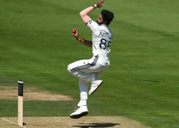 ആ ഇന്ത്യൻ താരം ഓൾ റൗണ്ടർ ആണെങ്കിൽ ഞാൻ ഓൾ റൗണ്ടർ ആണ്, അവനെ അങ്ങനെ വിളിച്ചവരെ ആദ്യം തല്ലണം: ക്രിസ് ശ്രീകാന്ത്