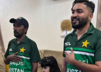 ഇതൊക്കെയല്ലേ നമ്മൾ അംഗീകരിക്കേണ്ടത്, വനിതാ ലോകകപ്പ് ഫൈനലിലാണ് പിന്നാലെ താരമായി പാകിസ്ഥാൻ പൗരൻ; മനോഹര പ്രവർത്തിയുടെ വീഡിയോ ഏറ്റെടുത്ത് സോഷ്യൽ മീഡിയ