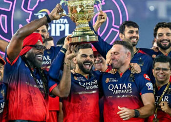 ആർസിബി ആരാധകർ പേടിച്ച കാര്യം സംഭവിക്കുന്നോ? ടീം വിൽക്കാൻ ഉടമകൾ ശ്രമിക്കുന്നതിന്റെ കാര്യം അത്