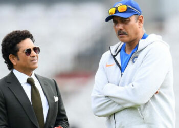 നീ ക്രീസിൽ നിൽക്കുക, അല്ലെങ്കിൽ ഞാൻ നിന്റെ തല പൊട്ടിക്കും, സച്ചിനൊപ്പം സ്ലെഡ്ജിങ്ങിന് ഇരയായ സംഭവം ഓർമിപ്പിച്ച് രവി ശാസ്ത്രി