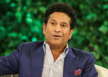 സച്ചിന് ഇന്ത്യയെ ജയിപ്പിക്കാൻ ബാറ്റുകൊണ്ടും പന്തുകൊണ്ടുമുള്ള മാജിക്ക് ഒന്നും വേണ്ട, ഇത് മാത്രം മതി; ഞെട്ടിച്ച സച്ചിൻ മാജിക്ക്