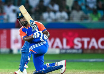 അന്ന് ഞാൻ പറഞ്ഞപ്പോൾ അതൊന്നും കേട്ടിട്ടില്ല, ഇത് ഇപ്പോൾ വിളിച്ചുവരുത്തിയിട്ട് ഊണില്ല എന്ന് പറയുന്ന അവസ്ഥയിലാക്കി; സഞ്ജുവിനായി വാദിച്ച് ആകാശ് ചോപ്ര