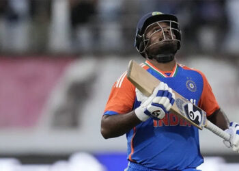 രാഷ്ട്രീയ കളികൾ ജയിച്ചു, സഞ്ജു സാംസൺ തോറ്റു; ഈ കണക്കുകൾ കണ്ടിട്ട് എങ്ങനെ തോന്നുന്നു അയാളെ വീണ്ടും ചതിക്കാൻ; പ്രതിഷേധം ശക്തം