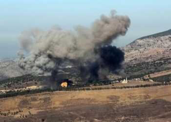 ഹിസ്ബുള്ള ‘തീകൊണ്ട് കളിക്കുന്നു’ ; ആയുധശേഖരണ റിപ്പോർട്ടുകൾക്ക് പിന്നാലെ ലെബനനിൽ ഇസ്രായേൽ വ്യോമാക്രമണം ; 4 മരണം