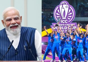 ലോകകപ്പുമായി പ്രധാനമന്ത്രി മോദിയെ കാണാനെത്തി ഇന്ത്യൻ വനിതാ ക്രിക്കറ്റ് ടീം ; ഡൽഹിയിൽ വൻ സ്വീകരണം