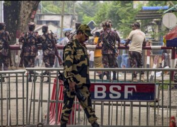 എസ്‌ഐആർ പേടി ; ബിഎൽഒമാർ വീട്ടിലെത്താൻ തുടങ്ങിയതോടെ അനധികൃത ബംഗ്ലാദേശികളുടെ കൂട്ടയോട്ടം ; ബംഗാൾ അതിർത്തികളിൽ നീണ്ടനിര