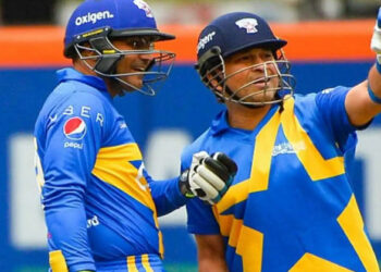 നീ ഏത് ഇനത്തിൽ പെടും ചെക്കാ, സച്ചിനെ ചൊറിയാൻ വന്നവനെ ട്രോളി കൊന്ന സെവാഗ്; സംഭവം ഇങ്ങനെ