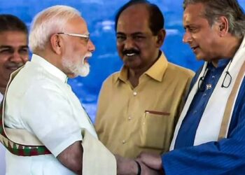 നിങ്ങളെന്തിന് കോൺഗ്രസിൽ തുടരുന്നു?:പ്രധാനമന്ത്രിയെ പ്രശംസിച്ചതിന് പിന്നാലെ തരൂരിനെതിരെ മുതിർന്ന കോൺഗ്രസ് നേതാവ്