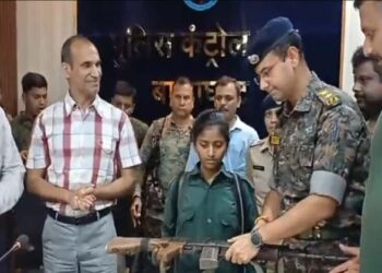 അവൾ തോക്ക് താഴെ വച്ചപ്പോൾ ചരിത്രം വഴിമാറി: 14 ലക്ഷം തലയ്ക്ക് വിലയിട്ട കമ്യൂണിസ്റ്റ് ഭീകരവനിതയുടെ കീഴടങ്ങൽ…