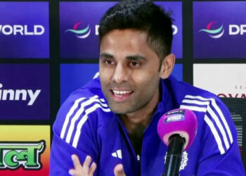 എങ്ങനെ എങ്കിലും എന്നെ ഒന്ന് രക്ഷിക്കണം, ഏകദിന ഫോർമാറ്റിൽ തിളങ്ങാൻ ബുദ്ധി ഉപദേശിക്കാൻ; സൂപ്പർതാരത്തോട് ആവശ്യവുമായി സൂര്യകുമാർ യാദവ്