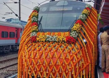 നാല് പുതിയ വന്ദേ ഭാരത് എക്സ്പ്രസ് ട്രെയിനുകൾ ; ബെംഗളൂരു–എറണാകുളം വന്ദേ ഭാരത് എക്സ്പ്രസ് പ്രധാനമന്ത്രി ഫ്ലാഗ് ഓഫ് ചെയ്തു