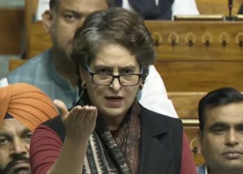 ബംഗാൾ തിരഞ്ഞെടുപ്പാണ് പ്രധാനമന്ത്രിയുടെ ലക്ഷ്യം ; വന്ദേമാതരത്തിൽ ഇപ്പോൾ ഒരു ചർച്ചയുടെ ആവശ്യമേ ഇല്ലെന്ന് പ്രിയങ്ക ഗാന്ധി