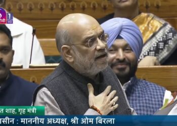 അപ്പൂപ്പൻ വോട്ട് ചോരി, അമ്മൂമ്മ വോട്ട് ചോരി, അമ്മ വോട്ട് ചോരി! ; രാഹുലിന്റെ ആളിയ തീ തല്ലിക്കെടുത്തി അമിത് ഷാ