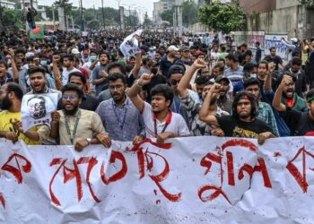 ബംഗ്ലാദേശ് പ്രതിസന്ധി ഇന്ത്യക്ക് വെല്ലുവിളി, ചൈനക്കും പാകിസ്താനും പങ്ക്; തരൂർ അധ്യക്ഷനായ വിദേശകാര്യ പാർലമെന്ററി സ്റ്റാൻഡിംഗ് കമ്മിറ്റി റിപ്പോർട്ട്