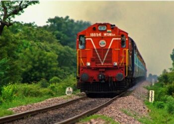 215 കിലോമീറ്ററിൽ കൂടുതലുള്ള യാത്രകൾക്ക് ട്രെയിൻ ടിക്കറ്റ് നിരക്കിൽ വർദ്ധനവ് ; ഡിസംബർ 26 മുതൽ പ്രാബല്യത്തിൽ ; ലോക്കൽ ട്രെയിനുകൾക്ക് ബാധകമാവില്ല