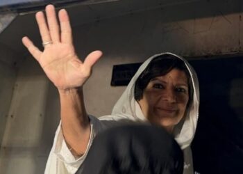 പാകിസ്താനിൽ ഇമ്രാൻ ഖാന്റെ സഹോദരി അറസ്റ്റിൽ ; അഡിയാല ജയിലിന് പുറത്ത് വൻ പ്രതിഷേധം