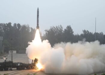 മഹാ പ്രളയ്! ഒരേ ലോഞ്ചറിൽ നിന്ന് രണ്ട് പ്രളയ് മിസൈലുകൾ വിക്ഷേപിച്ച് അപൂർവ്വ നേട്ടവുമായി ഡിആർഡിഒ ; കൂടുതൽ വേഗത്തിലുള്ള പ്രതിരോധം ലക്ഷ്യം