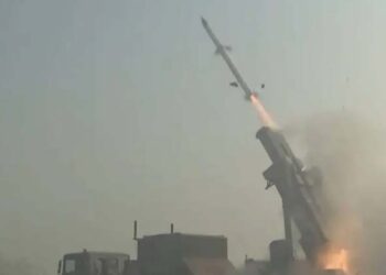 ലക്ഷ്യസ്ഥാനത്തെ എല്ലാം ഒരുപിടി ചാരമാകും: ആകാശക്കോട്ട തീർക്കുന്ന ആകാശ് എൻജി വിജയകരം