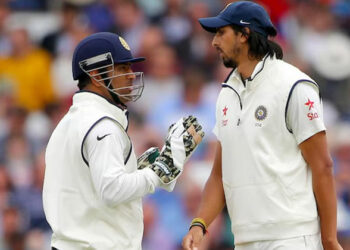 ഞാൻ പറഞ്ഞിട്ട് ഇഷാന്ത് കേട്ടില്ല, ഒടുവിൽ മറ്റൊരു വഴിയുമില്ലാതെ ഞാൻ അവനിട്ട് പണി കൊടുത്തു; ധോണി പറഞ്ഞത് ഇങ്ങനെ