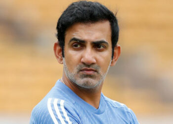 ഗംഭീറിന് പണി കിട്ടുമോ? ടെസ്റ്റ് ടീം പരിശീലക സ്ഥാനത്ത് ആ ഇതിഹാസം എത്തിയേക്കും; ബിസിസിഐയുടെ നിർണ്ണായക നീക്കം