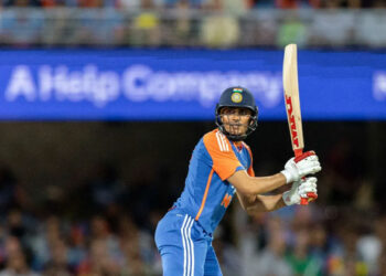 വലിയ ധോണിയും യുവരാജും ഒന്നും അല്ല നീ, ആ താരത്തെ മാതൃകയാക്കി ബാറ്റ് ചെയ്താൽ മതി; ഗില്ലിന് ഉപദേശവുമായി ഇർഫാൻ പത്താൻ