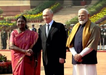 മൂന്ന് ഇന്ത്യൻ സേനകളും ചേർന്ന് ഗാർഡ് ഓഫ് ഓണർ ; രാഷ്ട്രപതി ഭവനിൽ റഷ്യൻ പ്രസിഡണ്ടിന് ആചാരപരമായ സ്വീകരണം