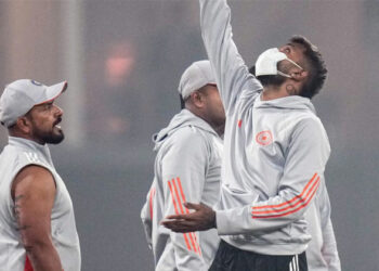 മഞ്ഞുവീഴ്ച്ച കാരണം മാറ്റിവെച്ച നാലാം ടി 20 , പാർലമെന്റിലേറ്റുമുട്ടി കോൺഗ്രസ് നേതാക്കൾ; കേരളത്തെ ചൊല്ലി പരിഹാസം