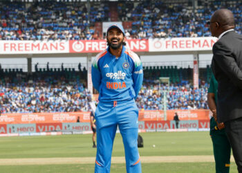 എങ്ങനെ സന്തോഷിക്കാതിരിക്കും മക്കളെ, ചരിത്രമല്ലേ മക്കളെ പിറന്നിരിക്കുന്നത്; ടോസ് ജയിച്ചതിന് പിന്നാലെ ഞെട്ടിച്ച് രാഹുലിന്റെ പ്രവർത്തികൾ; വീഡിയോ കാണാം