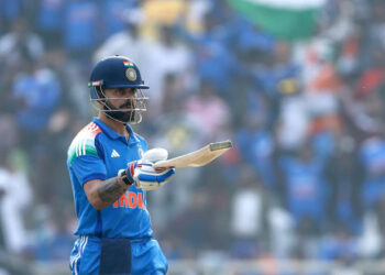 കോഹ്‌ലി പറയാതെ പറഞ്ഞ ആ വാക്ക് ബിസിസിഐക്കുള്ള അടി തന്നെ, ഇനി അയാളോട് അത് പറയാൻ അവർ ഒന്ന് മടിക്കും; പറഞ്ഞത് ഇങ്ങനെ