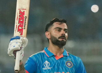 ആരാധകർ ആഗ്രഹിച്ച ആ കിടിലൻ റെക്കോഡ് നേടാൻ കോഹ്ലി അത് ചെയ്യുക, അല്ലെങ്കിൽ ആ കാഴ്ച്ച കാണാൻ പറ്റില്ല: ആകാശ് ചോപ്ര