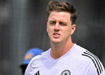 ബാക്കി ബോളർമാർ വിക്കറ്റ് എടുക്കുമ്പോൾ സന്തോഷിക്കുന്നവർ അവന്റെ കാര്യം വരുമ്പോൾ ഒന്ന് ആലോചിക്കും, എല്ലാത്തിനും കാരണം ബോളറുടെ ആ പ്രശ്നം; സംഭവം ഇങ്ങനെ