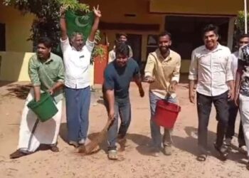 ദളിത് പ്രസിഡന്റ് ഭരിച്ച പഞ്ചായത്തിന് മുമ്പില്‍ ശുദ്ധികലശവുമായി മുസ്ലീം ലീഗ് പ്രവർത്തകർ