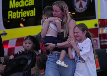 12 പേർ മരിച്ച വെടിവെപ്പ് ഭീകരാക്രമണമായി പ്രഖ്യാപിച്ച് ഓസ്ട്രേലിയ ; ആക്രമണം നടന്നത് ജൂതസമൂഹത്തിന്റെ പരിപാടിയിൽ ; ഒരു പ്രതിയെ ജീവനോടെ പിടികൂടി