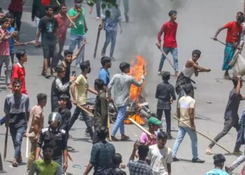 ഹിന്ദു യുവാവിനെ തല്ലിക്കൊന്നു, മൃതദേഹം മരത്തിൽ കെട്ടിയിട്ട് തീ കൊളുത്തി ; ബംഗ്ലാദേശിൽ വ്യാപക ആക്രമണങ്ങളുമായി ഇസ്ലാമിക വാദികൾ