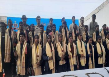 ഒഡീഷയിലും കമ്മ്യൂണിസ്റ്റ് ഭീകരരുടെ കൂട്ട കീഴടങ്ങൽ ; രണ്ട് കോടിയിലധികം രൂപ ഇനാം പ്രഖ്യാപിച്ചിരുന്ന 22 കമ്മ്യൂണിസ്റ്റ് ഭീകരർ കീഴടങ്ങി