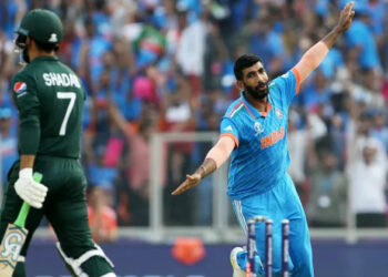 ബുംറയ്‌ക്കെതിരെ ബാബർ 6 സിക്‌സറടിക്കില്ലെങ്കിൽ ഞാൻ നഗ്നനായി ഓടും, തൻവീർ അഹമ്മദിന്റെ വിചിത്രമായ വെല്ലുവിളി; വിവാദങ്ങളിൽ നിറഞ്ഞ് മുൻ താരം