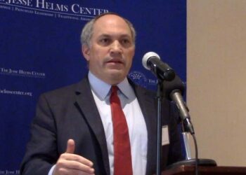 ഇന്ത്യയോട് മോശമായി പെരുമാറിയതിന് യുഎസ് മാപ്പ് പറയണം; അസിം മുനീറിനെ അറസ്റ്റ് ചെയ്യുകയായിരുന്നു വേണ്ടിയിരുന്നത്:മുൻ പെന്റഗൺ ഉദ്യോഗസ്ഥൻ