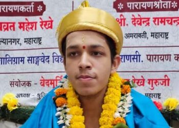 2000 മന്ത്രങ്ങൾ തുടർച്ചയായ 50 ദിവസം കൊണ്ട് പൂർത്തിയാക്കി; 19 കാരനായ വേദമൂർത്തി ദേവവ്രത് മഹേഷ് രേഖെയെ അഭിനന്ദിച്ച് പ്രധാനമന്ത്രി